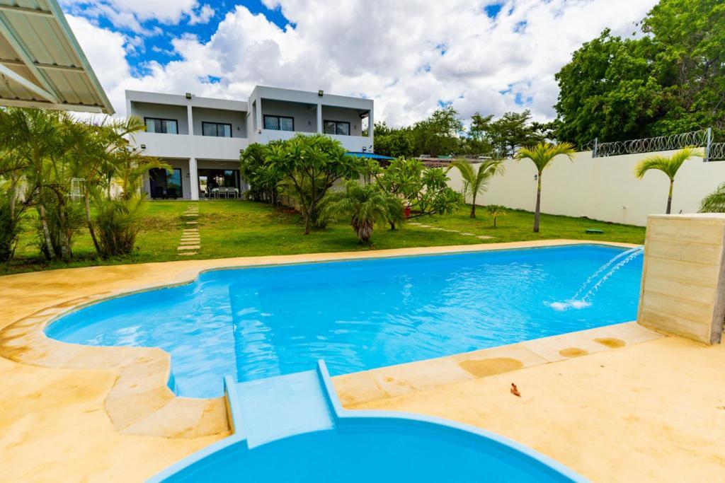Stella Marris Beachfront Villa Pointe aux Sable エクステリア 写真