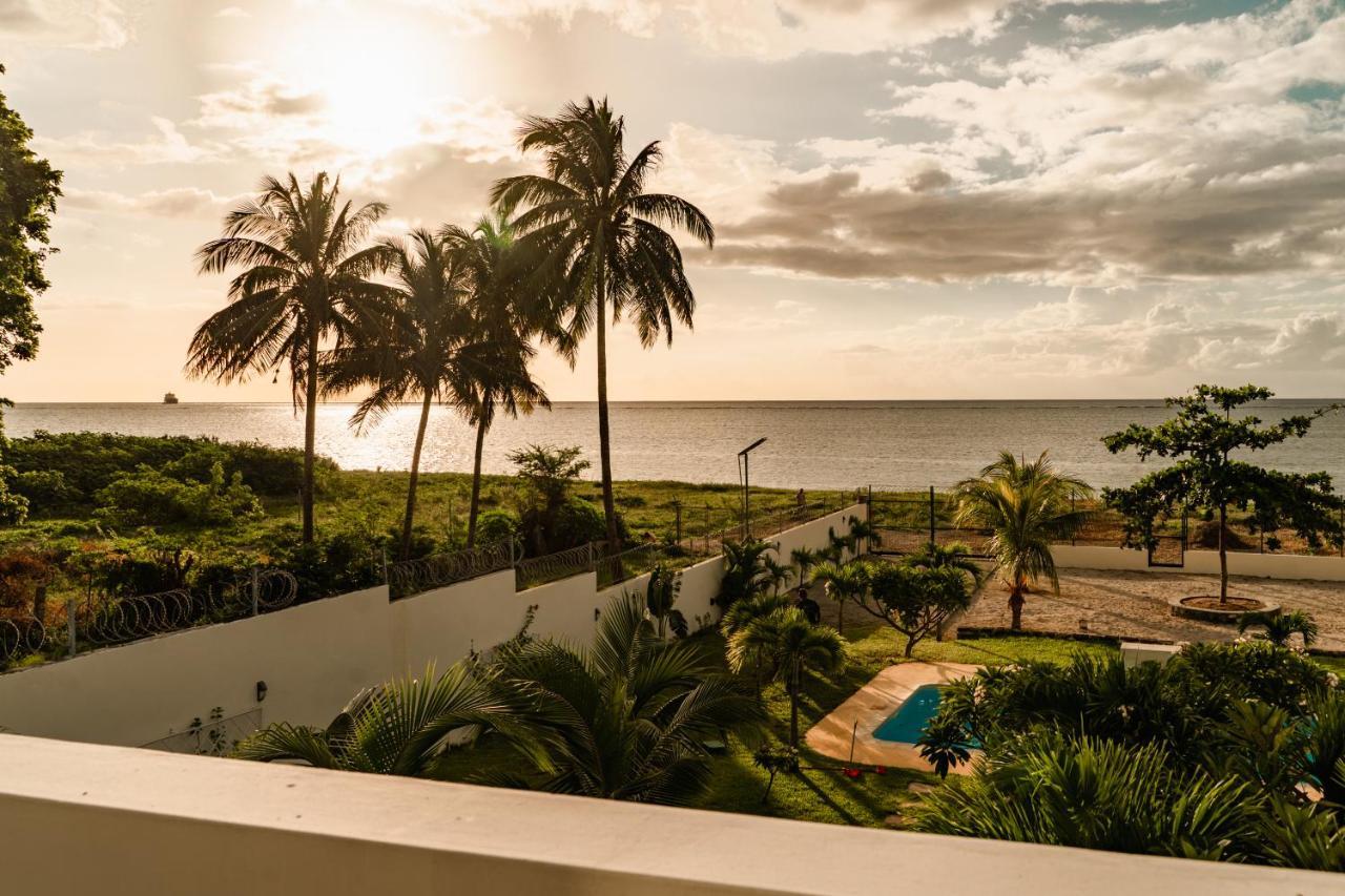 Stella Marris Beachfront Villa Pointe aux Sable エクステリア 写真
