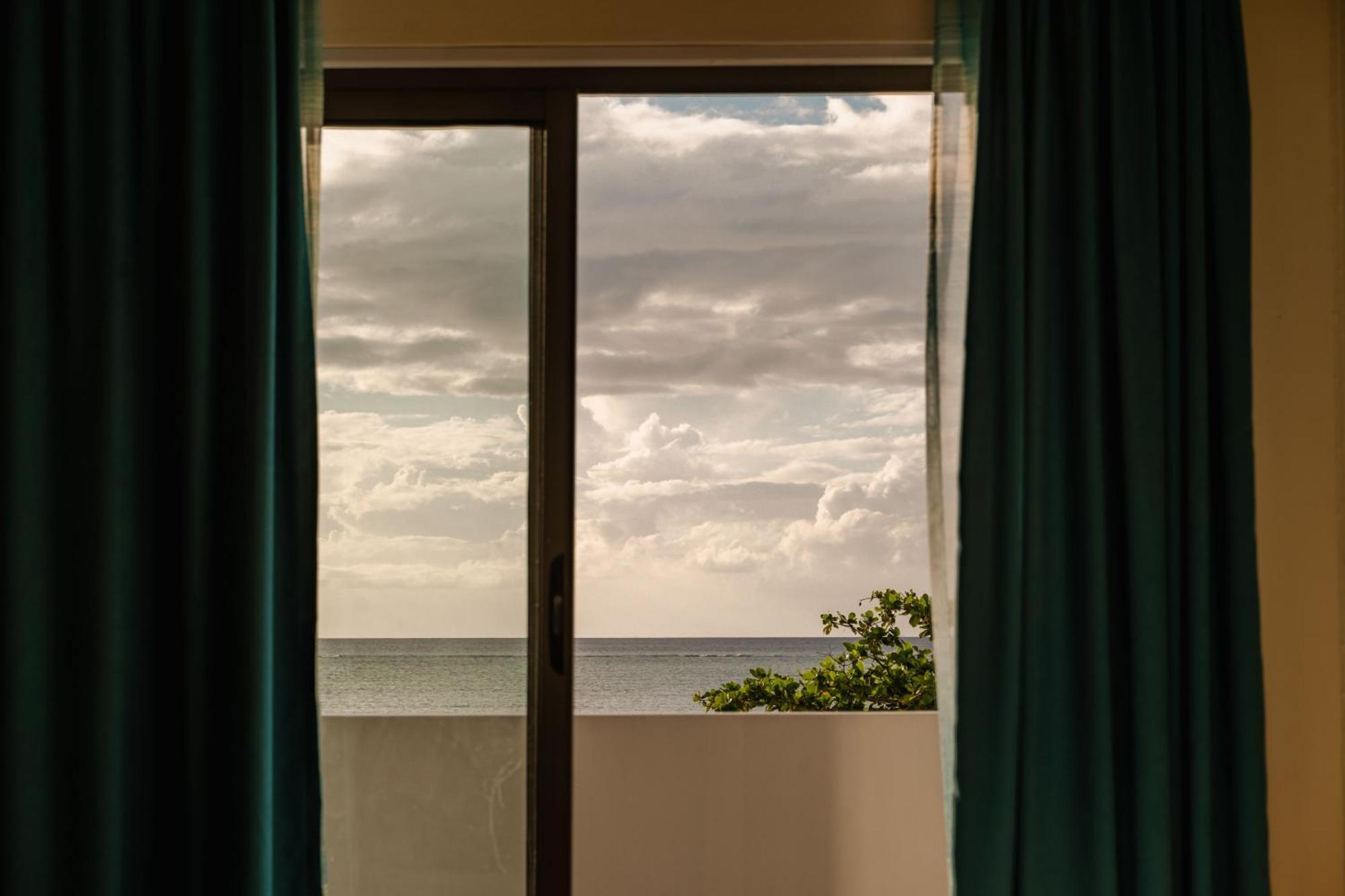 Stella Marris Beachfront Villa Pointe aux Sable エクステリア 写真